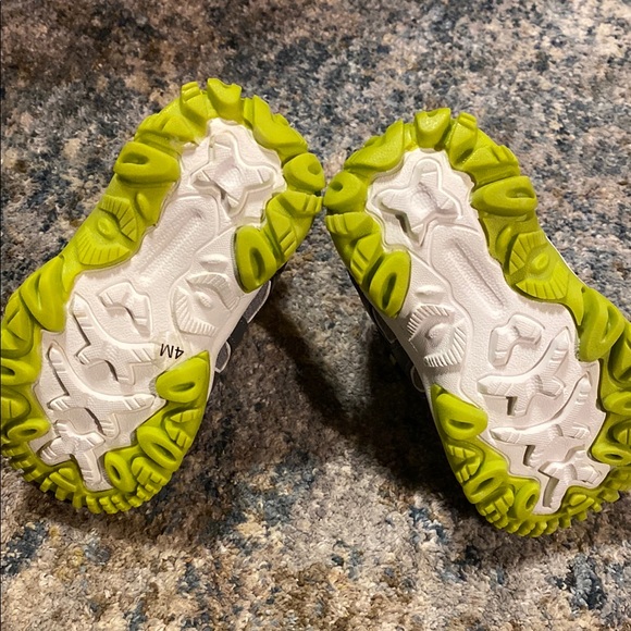 Kids Gray and Green ShoesSole Play brand boys size 4 toddler - Picture 5 of 6